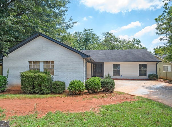 1130 Mannbrook Drive, Stone Mountain, GA 30083