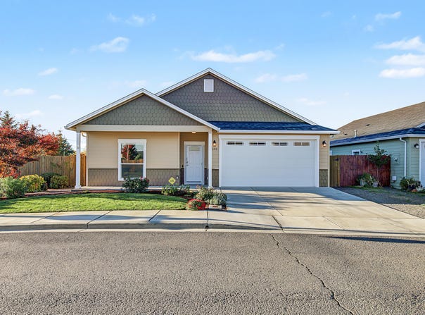 103 Greenview Drive, Eagle Point, OR 97524