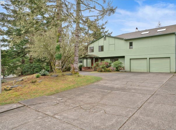 833 Rhododendron Dr, Florence, OR 97439