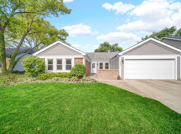 2300 Appleby Drive, Wheaton, IL 60189