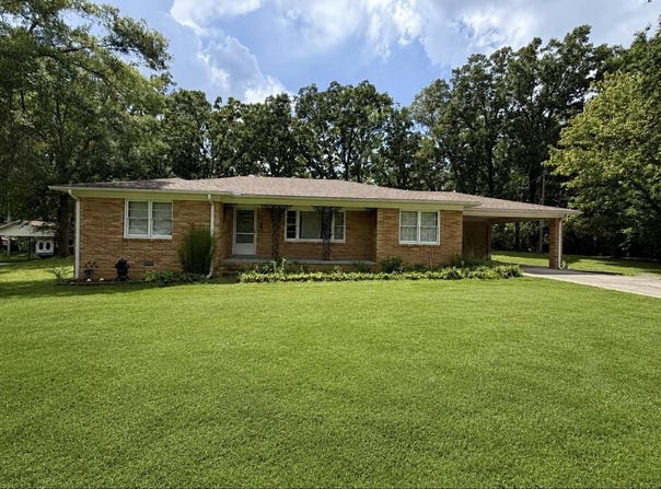 314 OAKGROVE Rd, Selmer, TN 38375-1821