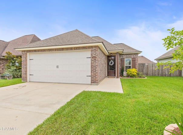 113 Canton Court, Youngsville, LA 70592
