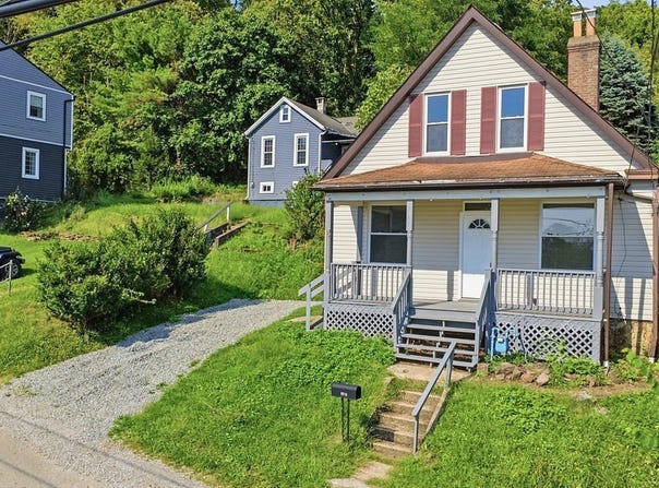 807 Maple Dr, White Oak, PA 15131
