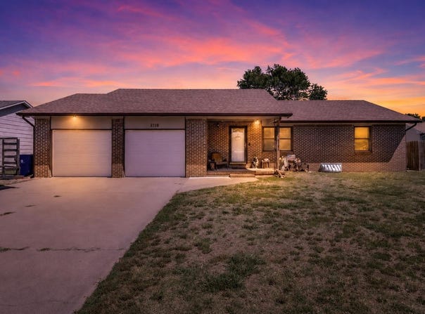 1118 E 6th St, Douglass, KS 67039
