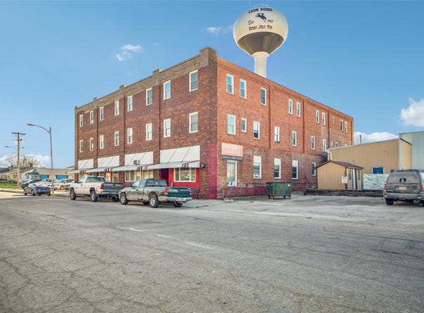 102 S Main Street, Leon, IA 50144