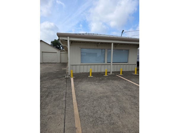 326 E Northwest Highway, Grapevine, TX 76051