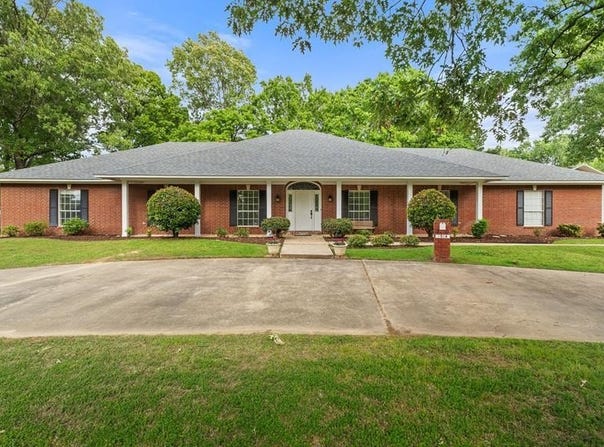 6514 Lakeview Dr, Texarkana, TX 75503
