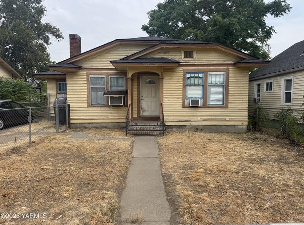 913 S 3rd Ave, Yakima, WA 98908