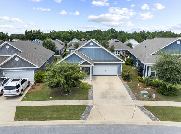 52 Dusky Way, Freeport, FL 32439