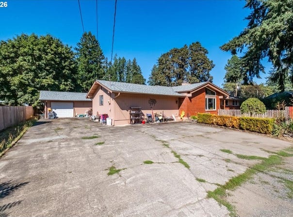 960 GRAPE St, SweetHome, OR 97386