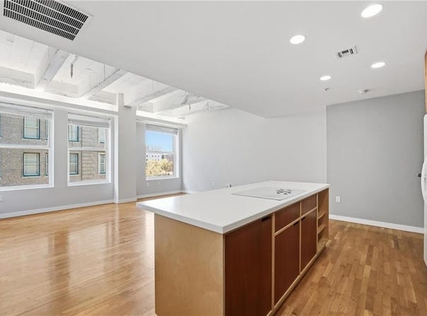 21 W 10TH Street, Kansas City, MO 64105