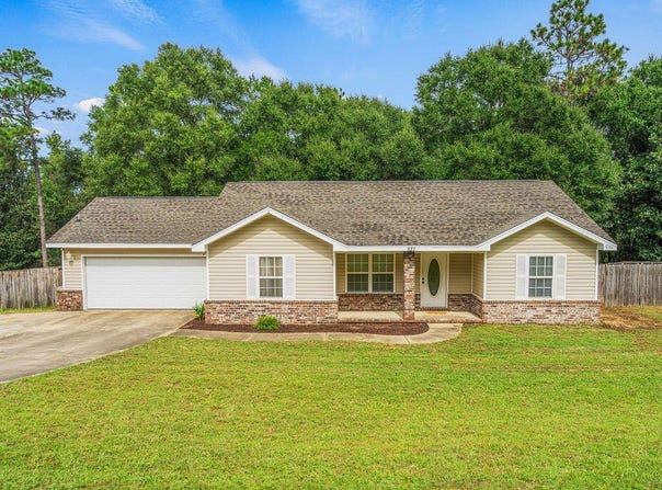327 Lakeview Drive, Crestview, FL 32536