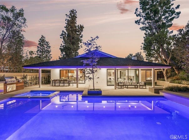 16105 Clear Oak Drive, Encino, CA 91436