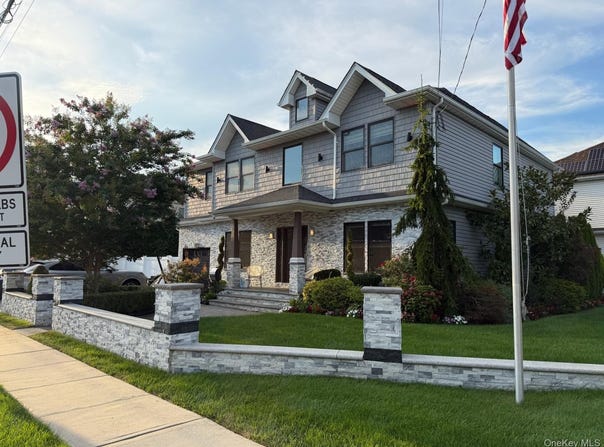 552 Dover Road, Oceanside, NY 11572