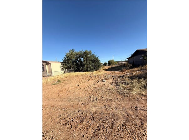 2960 E McVicar Avenue, Kingman, AZ 86409