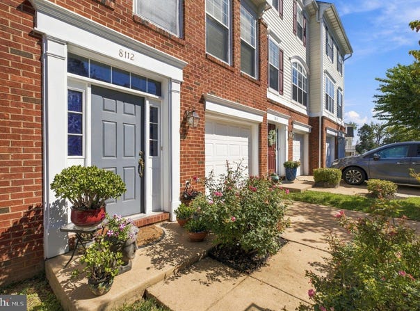 8112 RAINWATER Circle, MANASSAS, VA 20111
