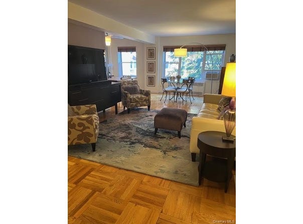 11020 71st Road, Forest Hills, NY 11375