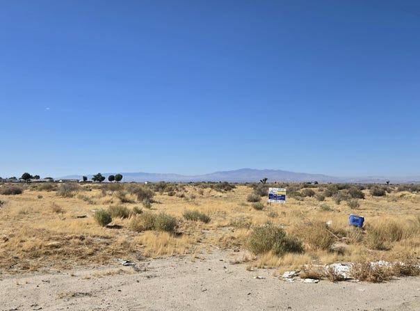 45400 E 28th Street, Lancaster, CA 93535