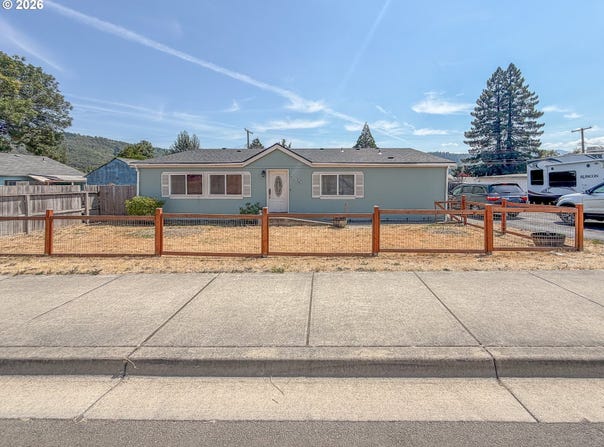 545 E 4TH Ave, Riddle, OR 97469