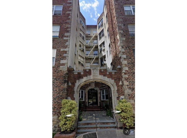 305 6th Avenue, Pelham, NY 10803