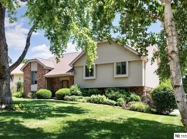205 N 159 Circle, Omaha, NE 68118