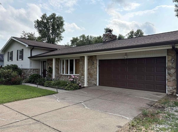 9844 Powers Dr., NEWBURGH, IN 47630