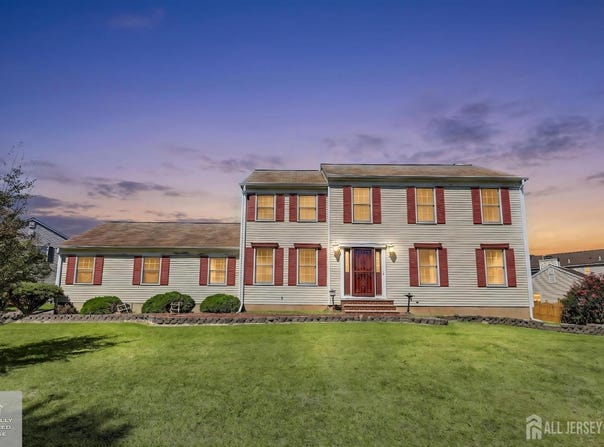 22 Ditmars Circle, Hillsborough, NJ 08844