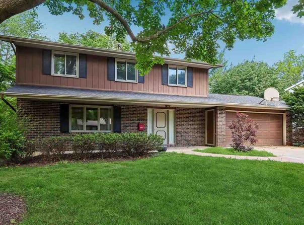 131 S Mount Vernon Dr, IowaCity, IA 52245