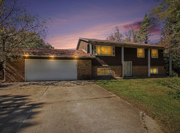5490 Pingree Road, Howell, MI 48843