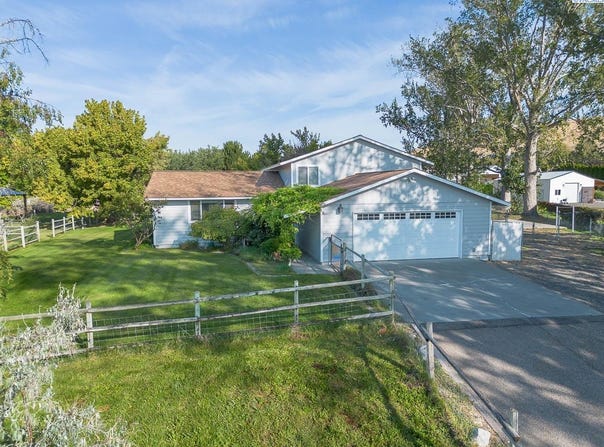 101204 E Clover Road, Kennewick, WA 99338