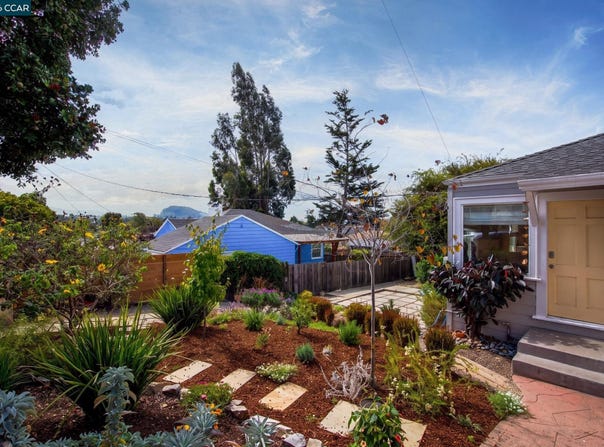 1327 Mariposa St, Richmond, CA 94804