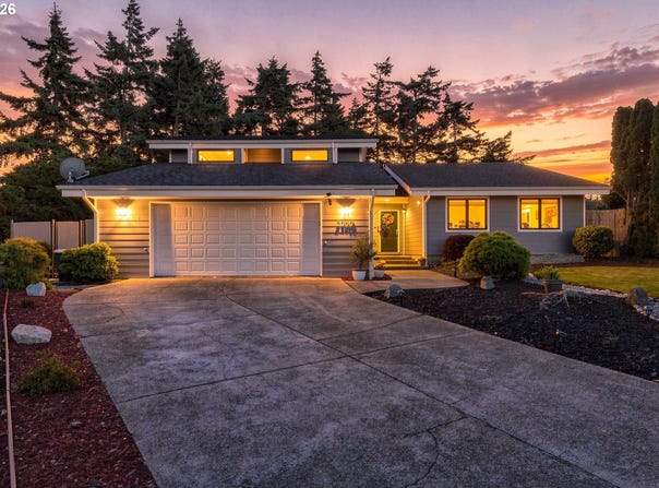2069 Cedar Ct, NorthBend, OR 97459