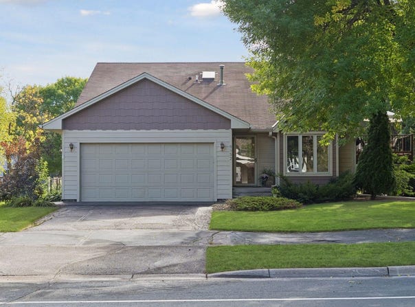8952 Pineview Lane N, Maple Grove, MN 55369