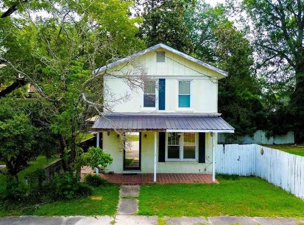 206 N 8th Ave, Dillon, SC 29536