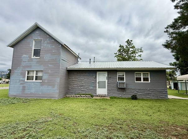 202 SE Third St, Laverne, OK 73848