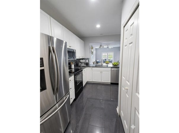 54 910th Ave, Suwannee, FL 32692