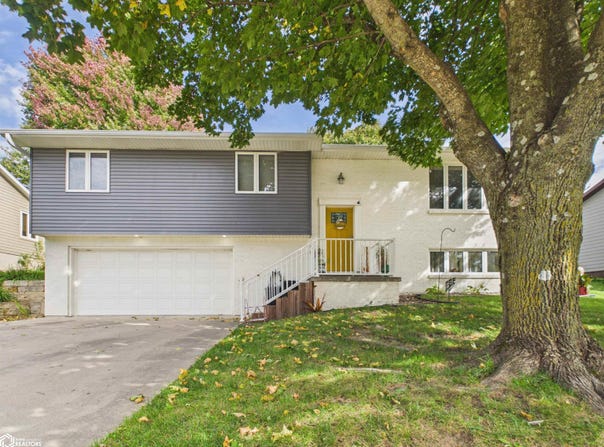 2218 McMullin Drive, Oskaloosa, IA 52577