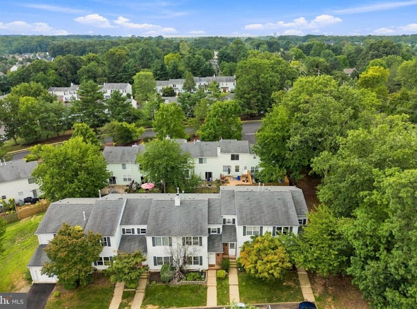 60 HICKORY Court, MONROE TOWNSHIP, NJ 08831