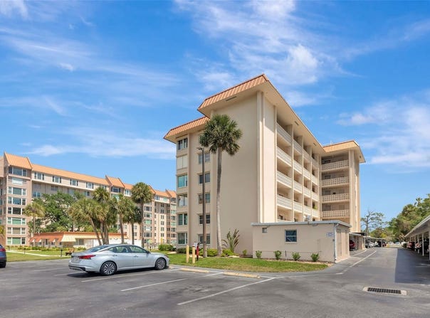 620 EDGEWATER Drive, DUNEDIN, FL 34698