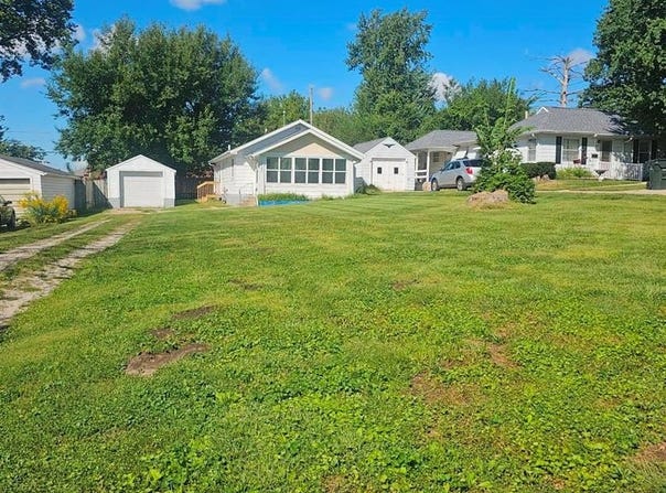 1325 Maplewood Drive NE, Cedar Rapids, IA 52402