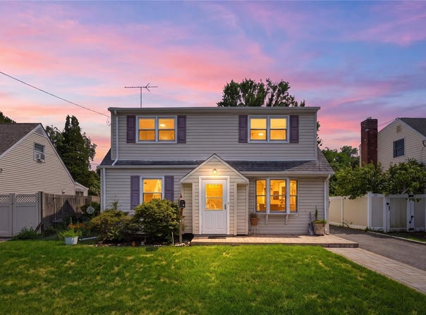 43 Nassau Avenue, Plainview, NY 11803