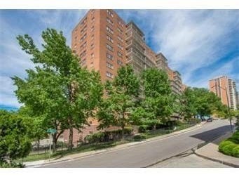 310 W 49 Street, Kansas City, MO 64112