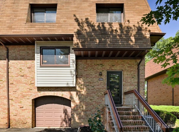 1705 N Oaks Boulevard N, North Brunswick, NJ 08902
