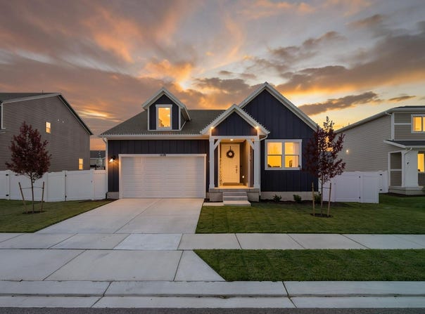 1698 E BISON Dr N, Eagle Mountain, UT 84005