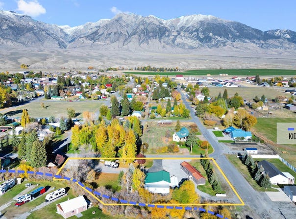 107 & 109 Willow St, Mackay, ID 83251