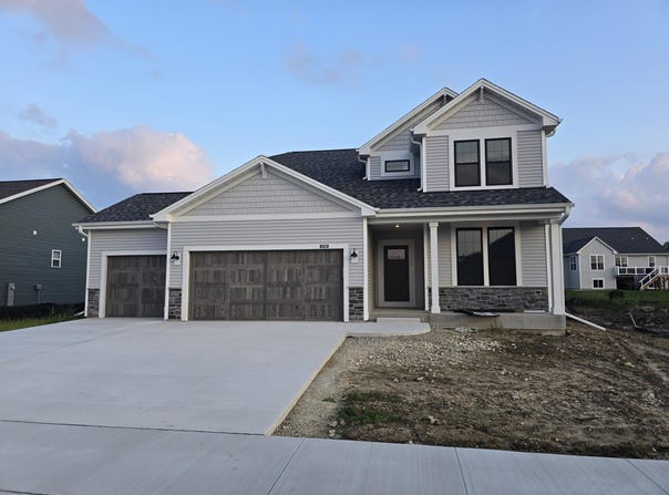 1499 Patton Dr, Hartford, WI 53027