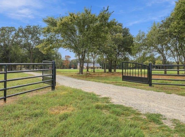 916 Cleve Cole Road, Denison, TX 75021