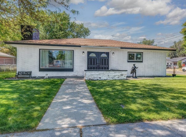 187 NW 3rd Street, Ontario, OR 97914
