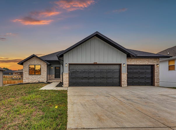 675 W Castor Loop, Nixa, MO 65714