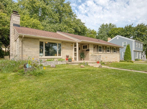 684 S 6th Ave, West Bend, WI 53095